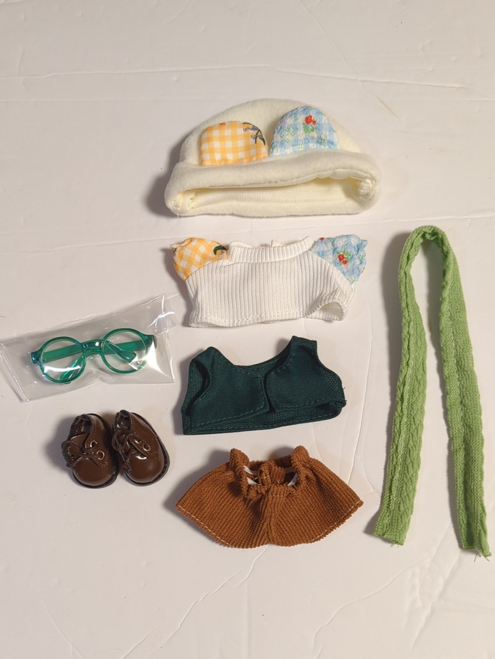 Labubu Doll Clothing Set - Green, Brown, Cream Accessories